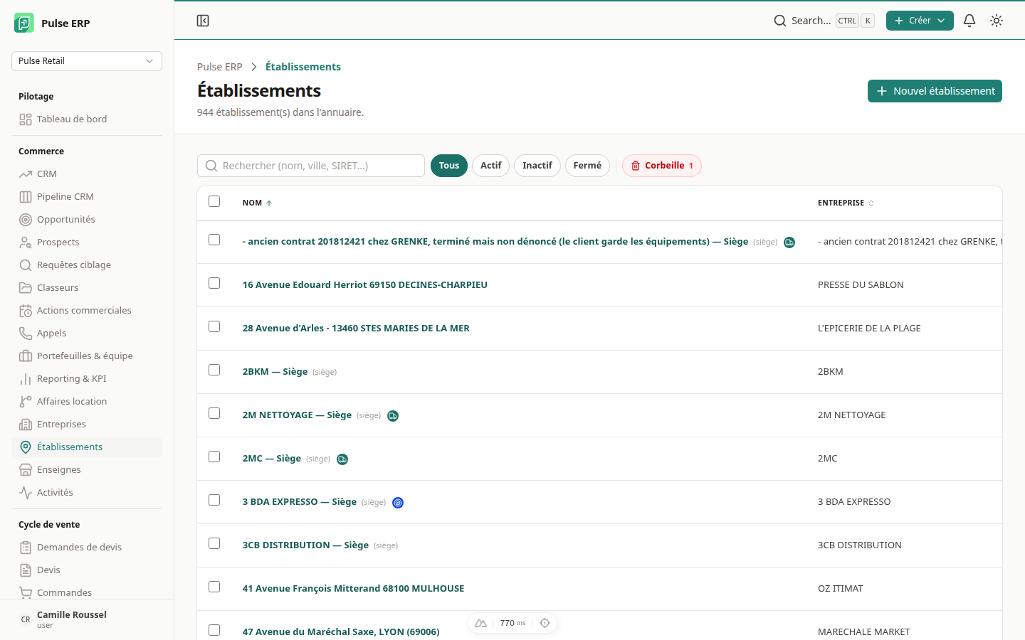 Liste des établissements — la pastille de rôle s'affiche à côté du nom (camion vert = fournisseur, cible bleue = prospect)